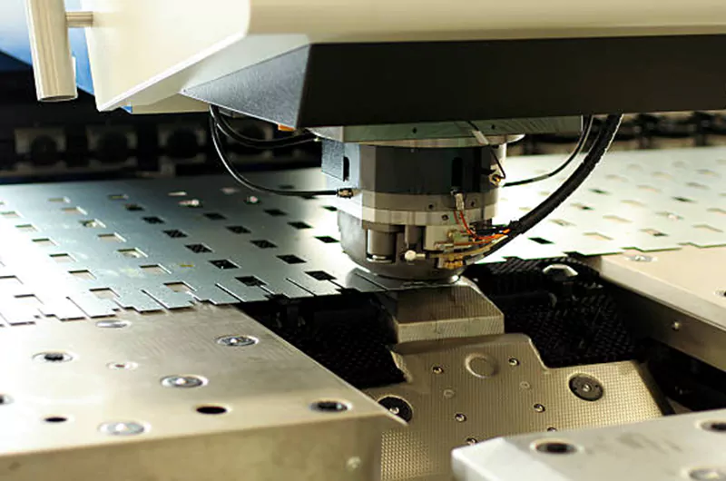 Ștanțare: Precizie de volum mare în formarea metalelor